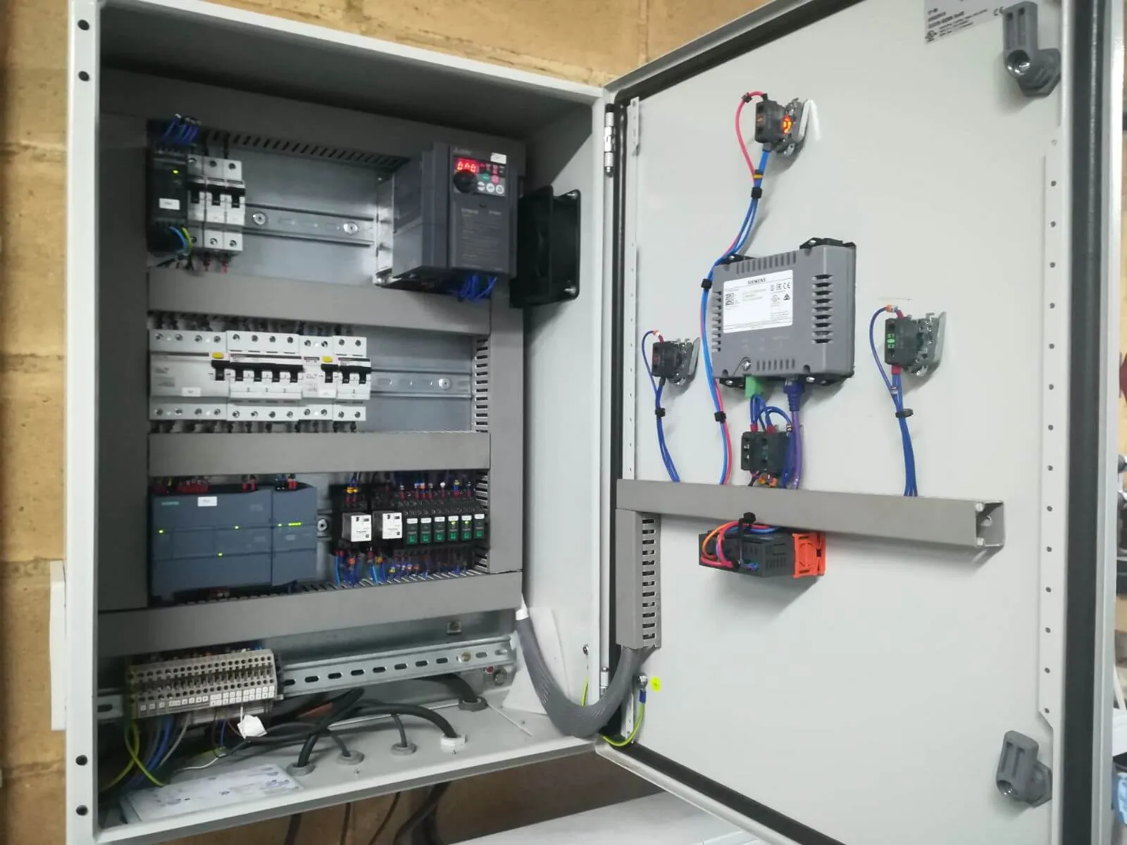 Sistema d'automatitació pel control d'aigua osmotitzada