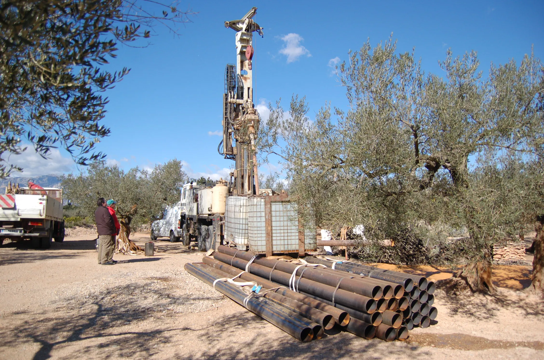 Perforació de pou per a finca de garrofers